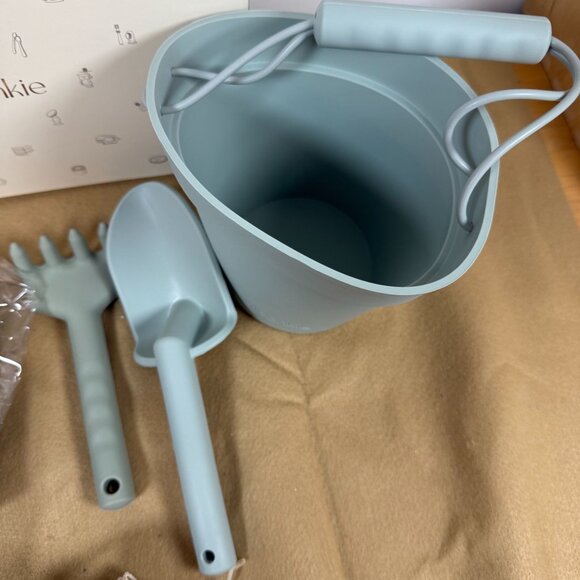 Moonkie Baby Toy Gift Set Beach Sand Toys Pail Molds Shovel Rake Net Bag Tote - Picture 4 of 7